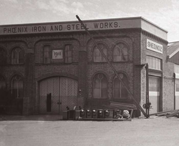 This photo shows the 1911 warehouse building in 1935. 