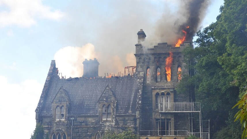 A woman has died after a fire at a historic former hotel in Gwynedd. (Credit: Erfyl Davies)