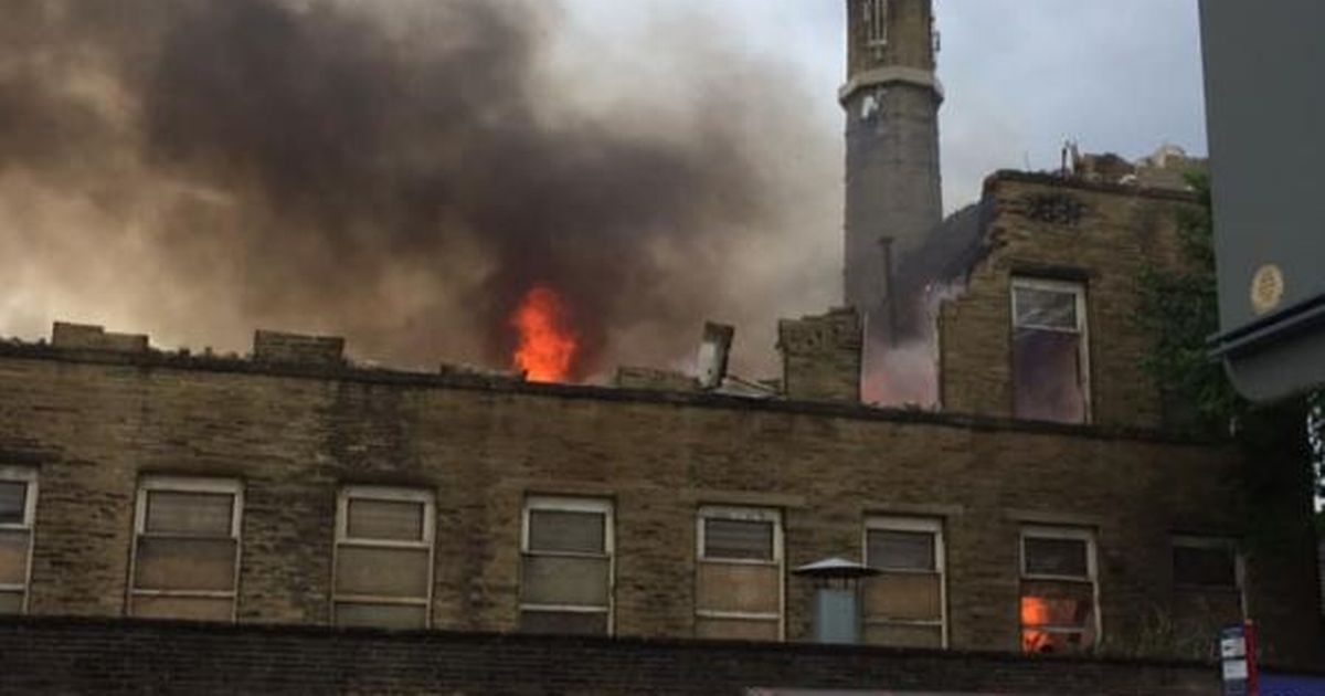Mill fire on Great Horton Road in Bradford (Image: Julie Lloyd)