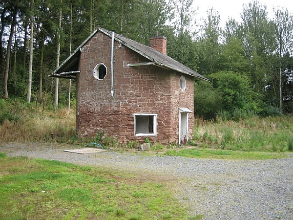 The building variously known as The Round House, The Toll House and The Lodge.