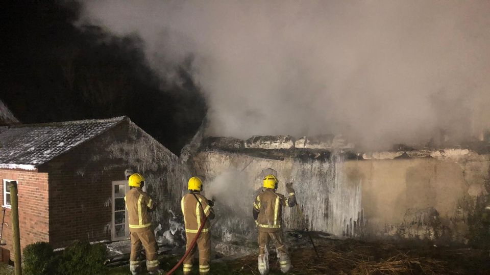 Andover firefighters called to tackle thatched blaze in Kings Somborne (Credit: Hampshire Fire and Rescue Service)
