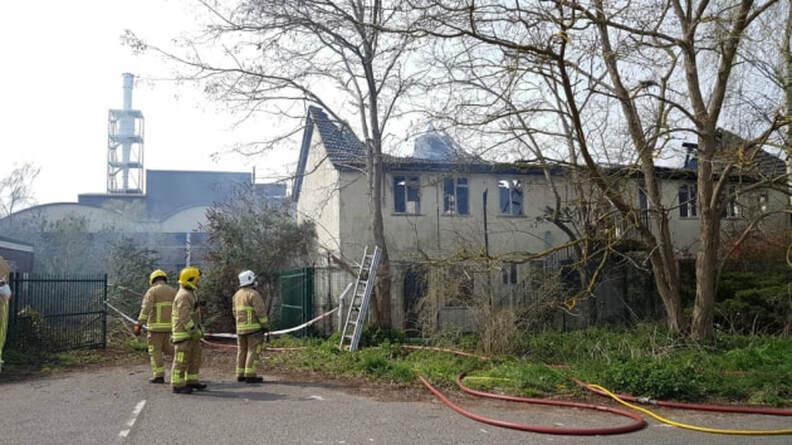 Fire at derelict property near to the old Fisons building. The Grade II listed buildings lie just behind.