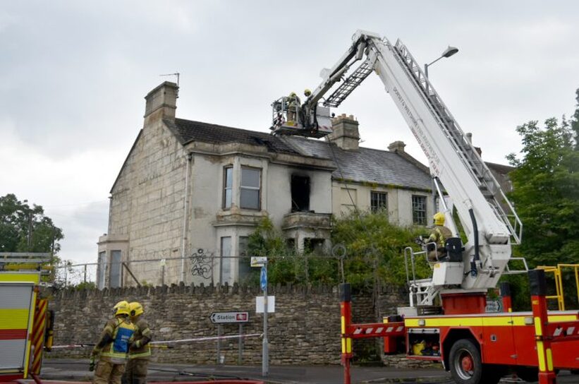 25 firefighters have worked to extinguish a major blaze at a derelict house in Trowbridge. 